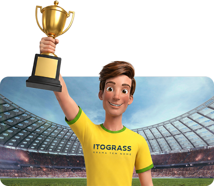 Ito segurando um troféu